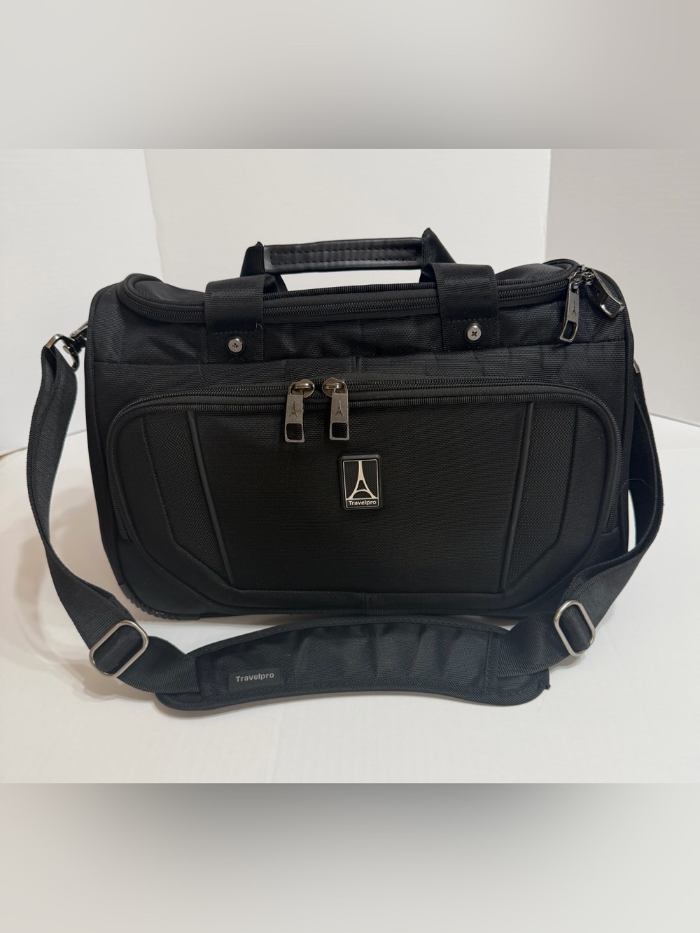 Travelpro Black Carry On Travel Bag Weekender Overnight Shoulder Bag Lockable